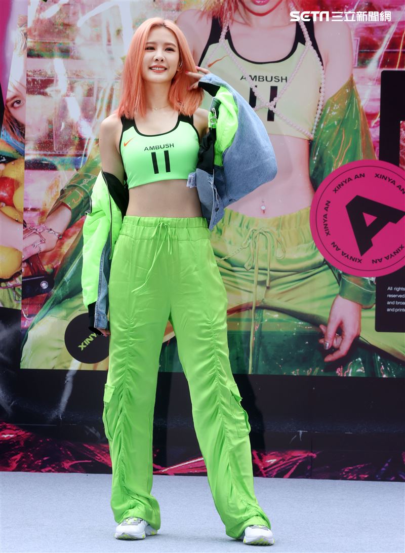 安心亞「愛得起」新專輯預購。（記者邱榮吉/攝影）