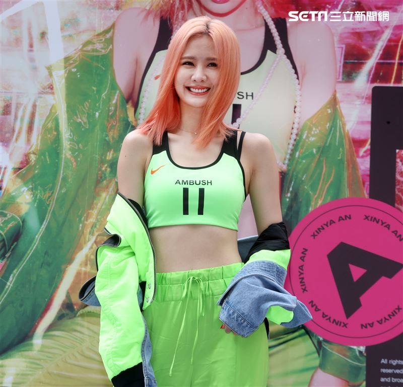 安心亞「愛得起」新專輯預購。（記者邱榮吉/攝影）