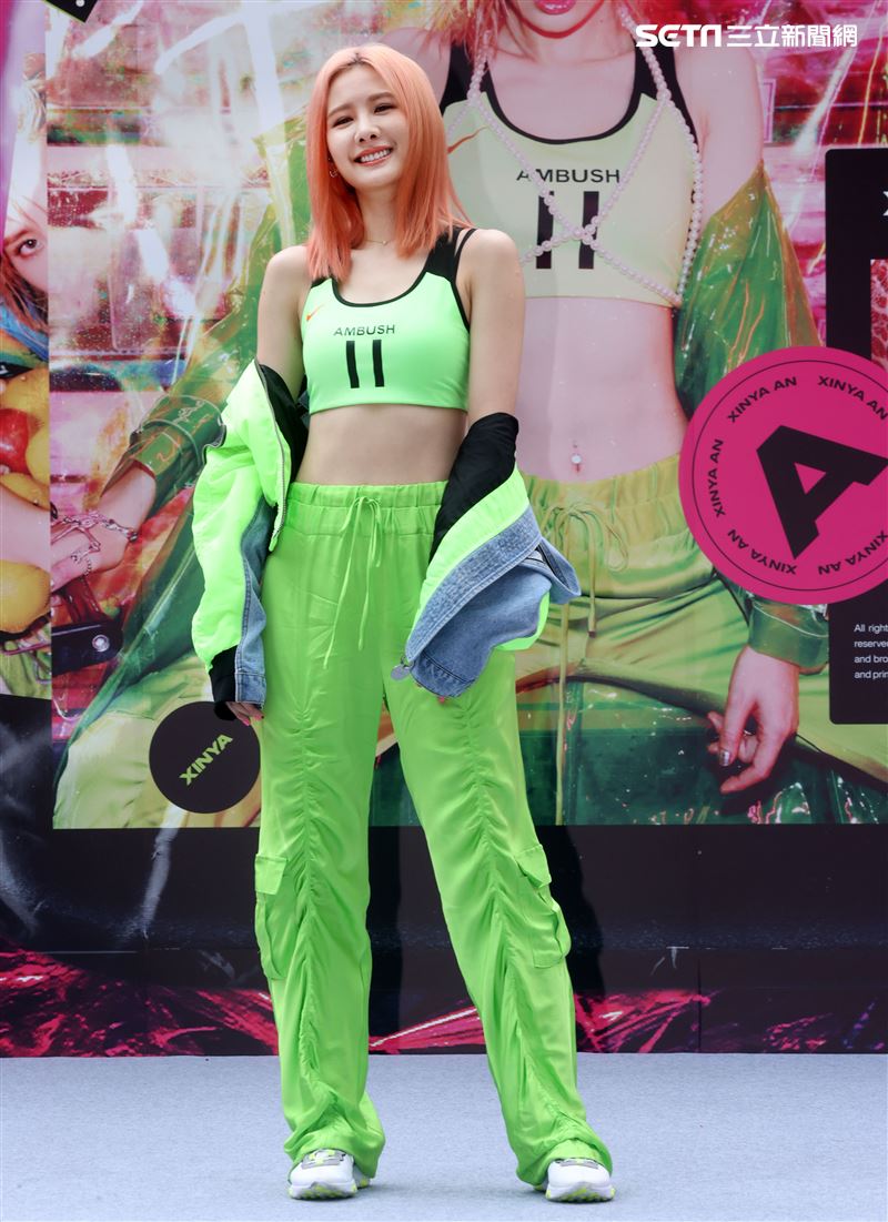 安心亞「愛得起」新專輯預購。（記者邱榮吉/攝影）