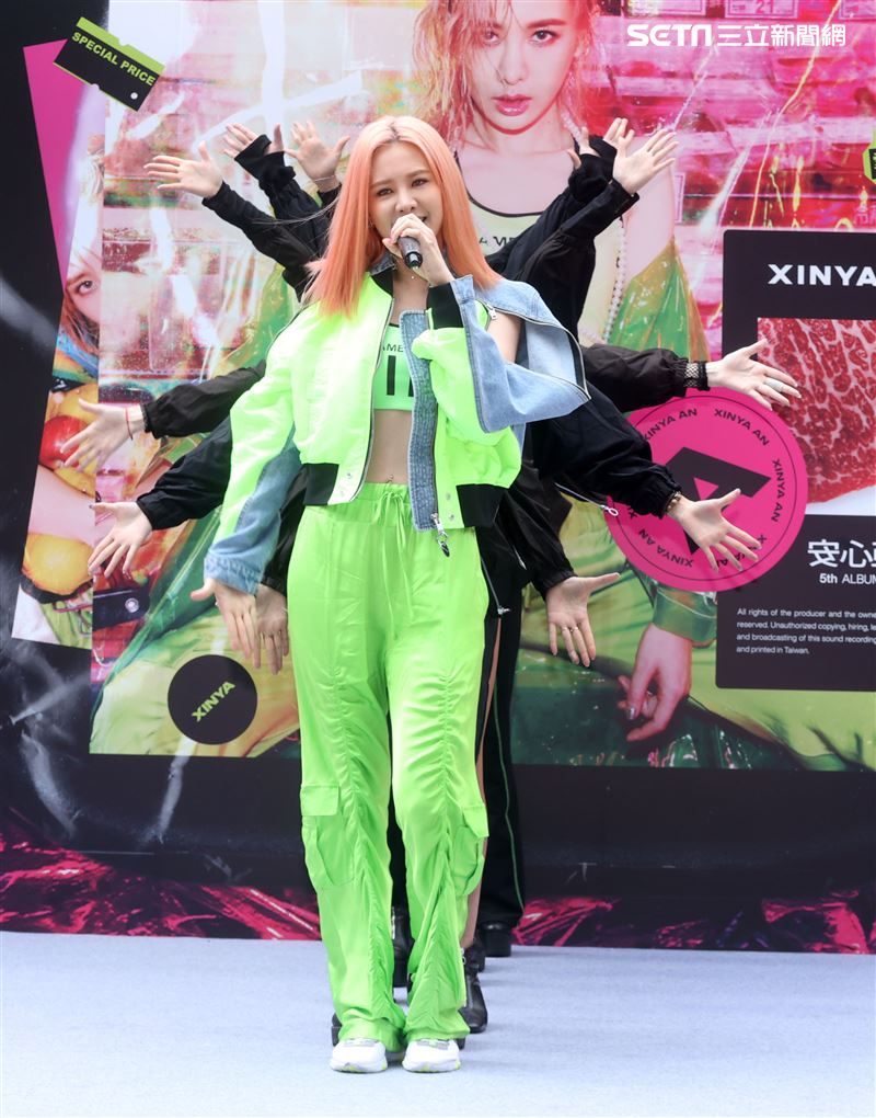 安心亞「愛得起」新專輯預購。（記者邱榮吉/攝影）