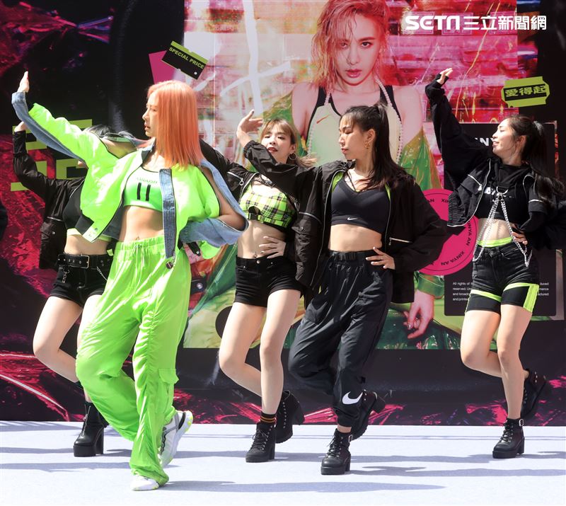 安心亞「愛得起」新專輯預購。（記者邱榮吉/攝影）