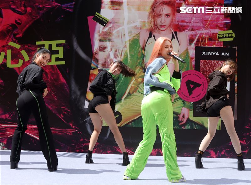 安心亞「愛得起」新專輯預購。（記者邱榮吉/攝影）