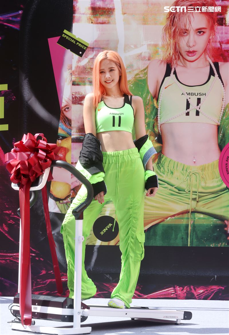 安心亞「愛得起」新專輯預購。（記者邱榮吉/攝影）