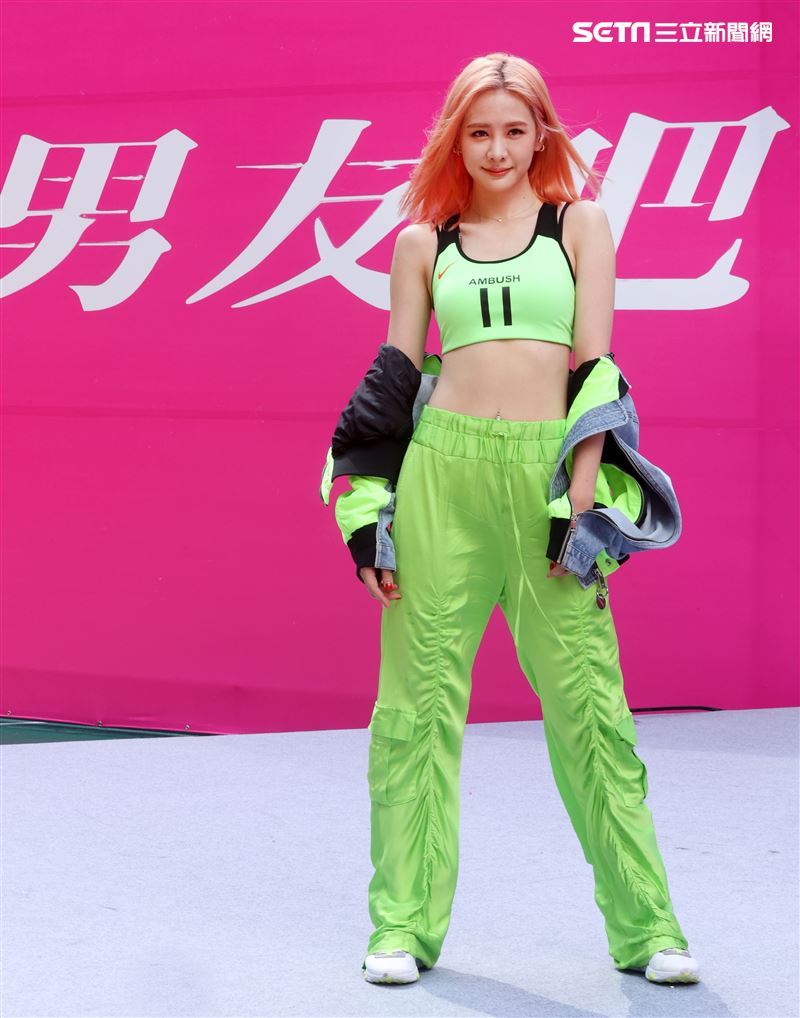 安心亞「愛得起」新專輯預購。（記者邱榮吉/攝影）