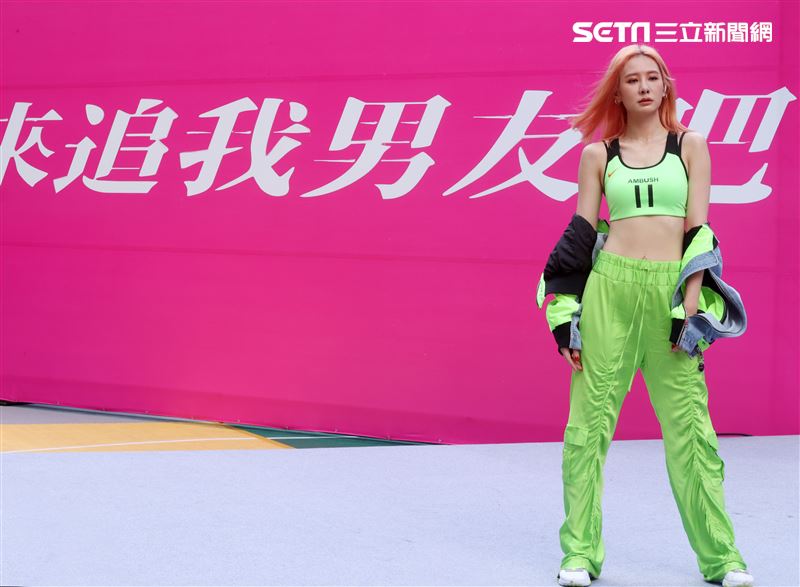 安心亞「愛得起」新專輯預購。（記者邱榮吉/攝影）