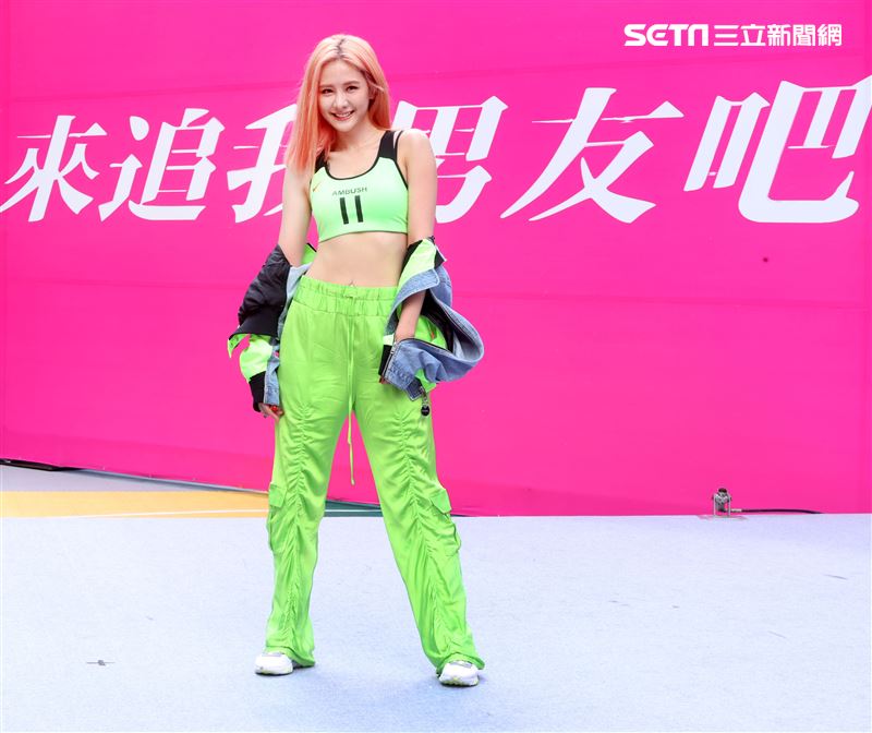 安心亞「愛得起」新專輯預購。（記者邱榮吉/攝影）