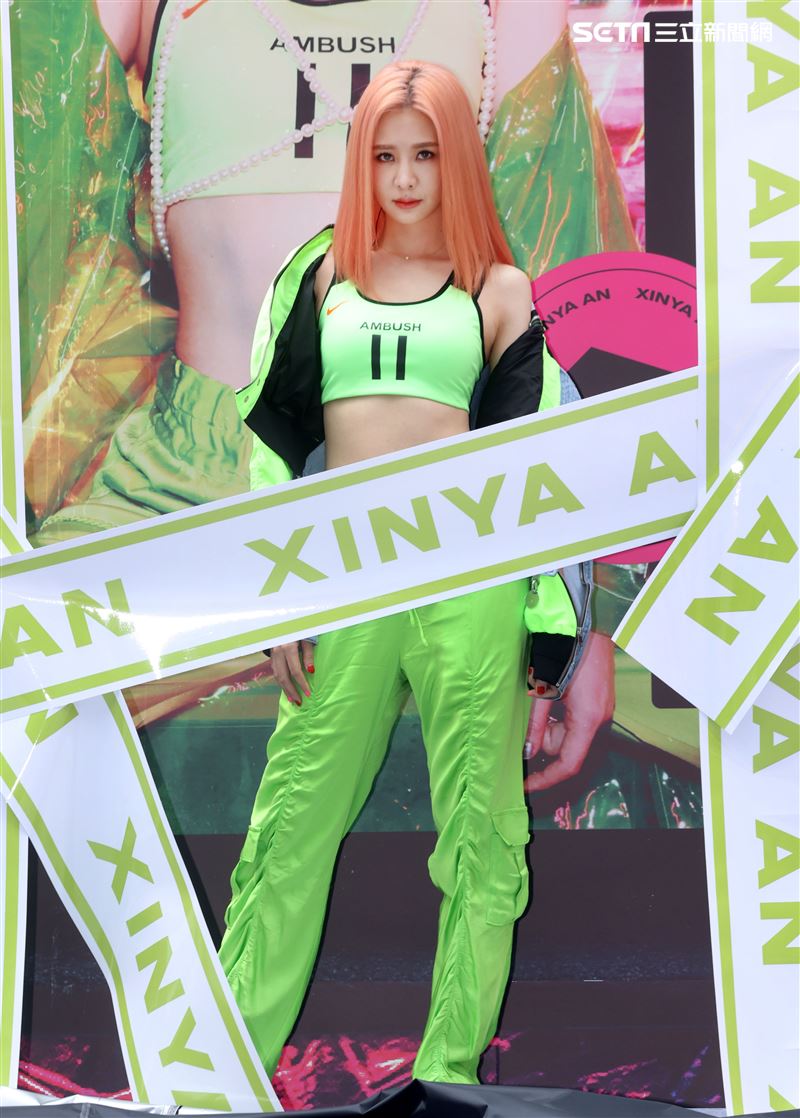 安心亞「愛得起」新專輯預購。（記者邱榮吉/攝影）