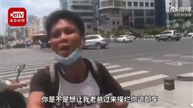 中國,廣西,南寧,少年,警察,違規,嗆聲（圖／翻攝自時間視頻微博）