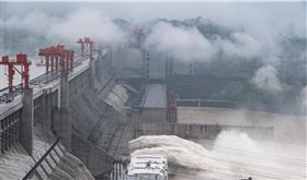 長江洪水來襲！央視209小時不間斷直播　三峽大壩實況曝（圖／翻攝自央視直播）