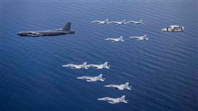  美軍B-52戰機部署南海畫面曝（圖／翻攝美國太平洋艦隊臉書）