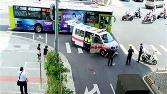 貨車幸福站猛撞情侶　女遭撞破頭送醫