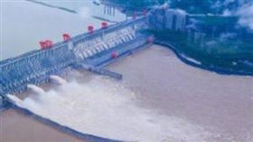 三峽大壩再開1孔！首「3孔洩洪」官媒證實：進入攻堅階段（圖／翻攝自人民日報微博）