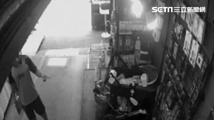 女嬰遭笑是狗　父母被恐嚇：烤香肉吃