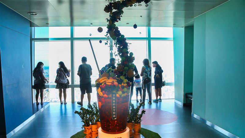 101攜手農糧署　推茶葉水果高空展