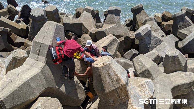 台中工人墜7米海堤　頭撞消波塊重傷