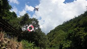 新北消防空拍機巡查　強化守護水域安全新北市消防局結合民間救難團體設置駐點警戒勤務，並跨局處組成「水安聯合巡查小組」，結合無人空拍機進行巡查。（新北市消防局提供）　中央社記者葉臻傳真　109年7月18日