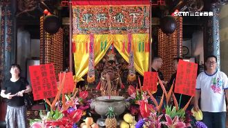 虎爺愛炸雞　供奉百盒炸雞擲筊求好運