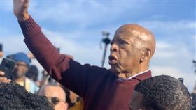 路易斯一生都在為了非裔族群爭取平權。（圖／翻攝自John Lewis推特）

https://twitter.com/repjohnlewis/status/1234277472776183810/photo/1