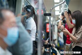 北捷/捷運車廂/口罩(記者陳弋攝影)