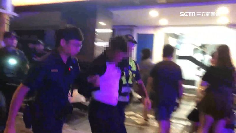 唱完歌門口撞到人　夫妻遭持刀男砍傷