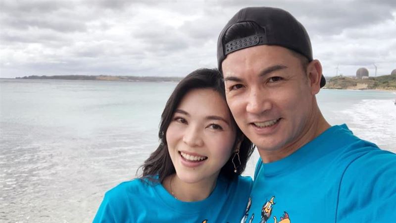 突被告知當爸　伊正第一反應融化嫩妻