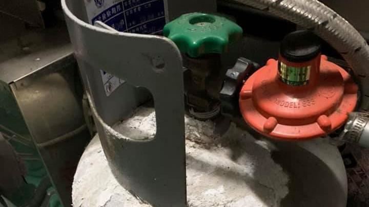 她家瓦斯桶吐白沫　網驚嚇：別用了
