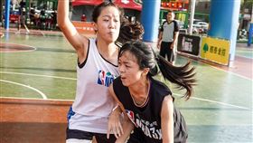 吳柔瑾（黑色球衣單打親妹妹吳泑潔。（圖／國泰金控提供）