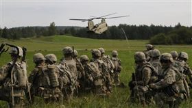 報導19日指出，德國4個邦的邦長致函美國國會成員，敦促議員們阻止美國總統川普刪減駐德美軍。圖為德國格拉芬韋赫美軍訓練基地。（圖／翻攝自美國國防部網頁www.defense.gov）