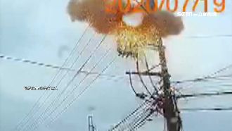 大雨電線杆突爆炸　居民驚：炸了3次