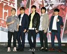 八三夭樂團團長兼鍵盤手小橘、主唱兼吉他手阿璞、貝斯手霸天、吉他手劉逼與鼓手阿電，發布「八三夭想見你想見你想見你」2020高雄巨蛋生日趴。（記者邱榮吉/攝影）