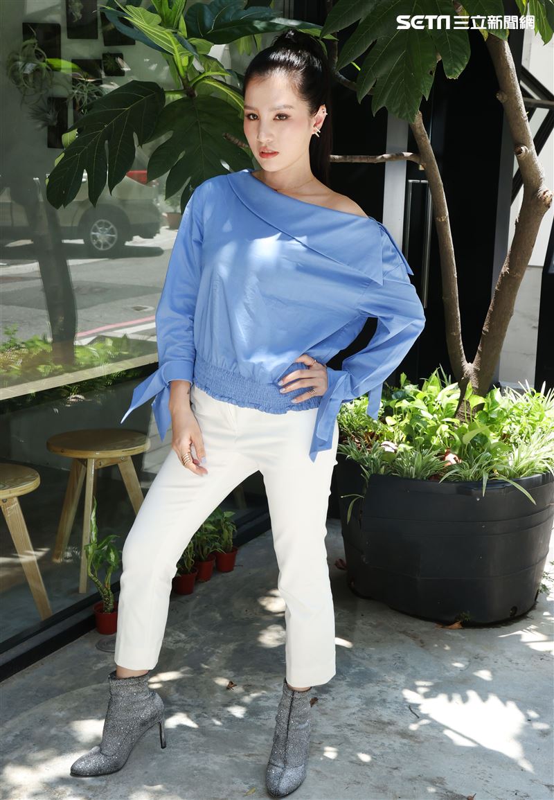 江靜（呆寶靜、春風前妻）首張個人專輯發布。（記者邱榮吉/攝影）