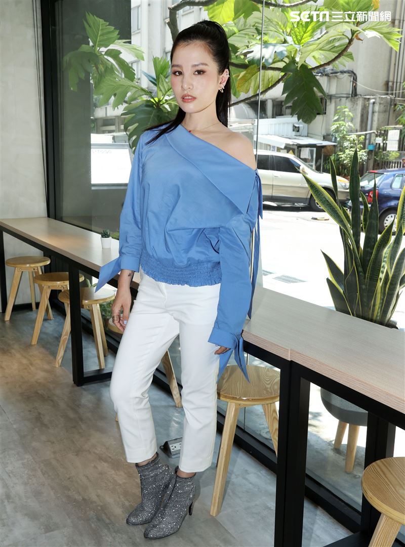 江靜（呆寶靜、春風前妻）首張個人專輯發布。（記者邱榮吉/攝影）