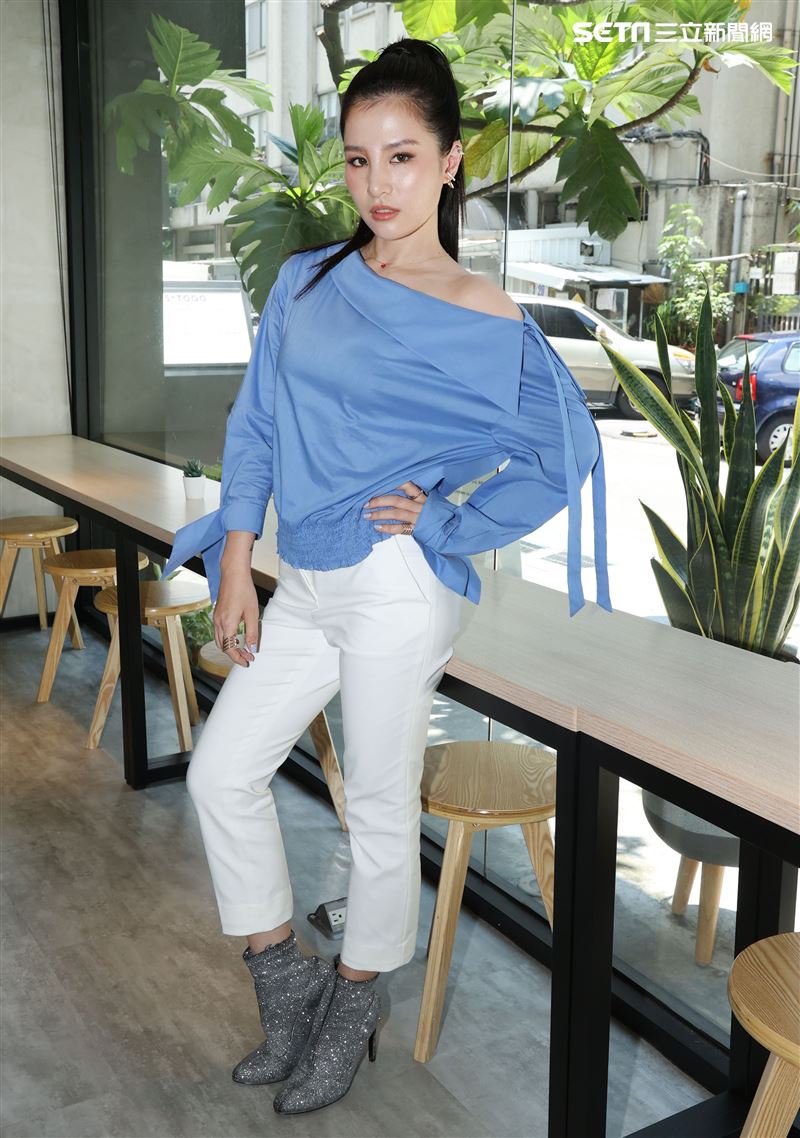 江靜（呆寶靜、春風前妻）首張個人專輯發布。（記者邱榮吉/攝影）