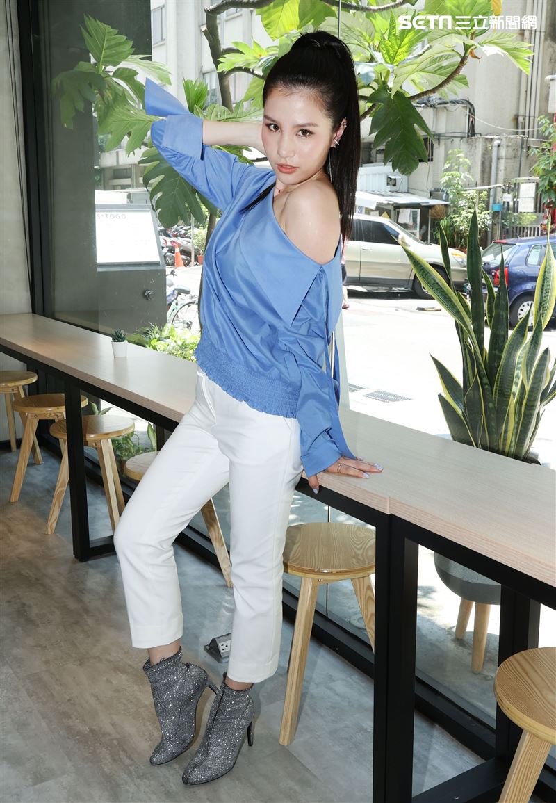 江靜（呆寶靜、春風前妻）首張個人專輯發布。（記者邱榮吉/攝影）