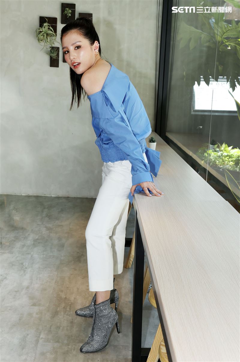 江靜（呆寶靜、春風前妻）首張個人專輯發布。（記者邱榮吉/攝影）