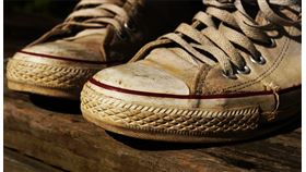 劉婦控訴鄰居在門口擺放惡臭鞋襪。（圖／翻攝自pixabay）