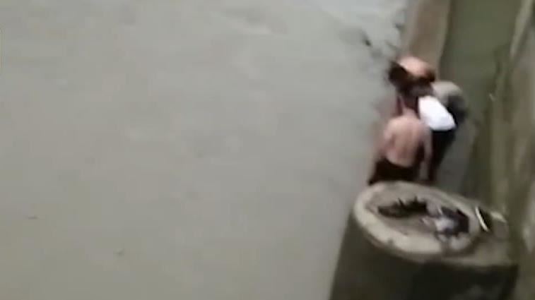 小孩落水　中共官員沒救人卻搶功
