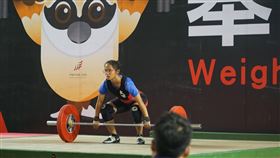 全中運27項破大會紀錄（1）109年全國中等學校運動會20日進行第3天賽程，台中大里高中廖嘉怡在舉重49公斤級的抓舉以64公斤、總和以148公斤破全國紀錄，是全中運至今破全國紀錄的唯一一人。（屏東縣政府提供）中央社記者郭芷瑄傳真　109年7月20日