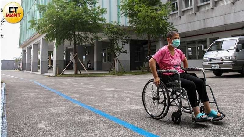 3歲被媽賣掉…女囚勒戒1年竟全身癱