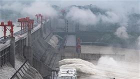 長江洪水來襲！央視209小時不間斷直播　三峽大壩實況曝（圖／翻攝自央視直播）