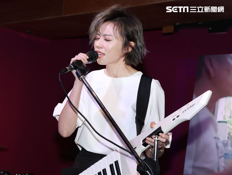 王瞳出席願有情「公益歌仔戲」發布，現場唱了一段歌仔戲。（記者邱榮吉/攝影）