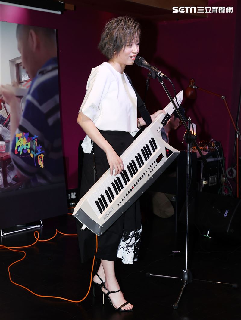 王瞳出席願有情「公益歌仔戲」發布，現場唱了一段歌仔戲。（記者邱榮吉/攝影）