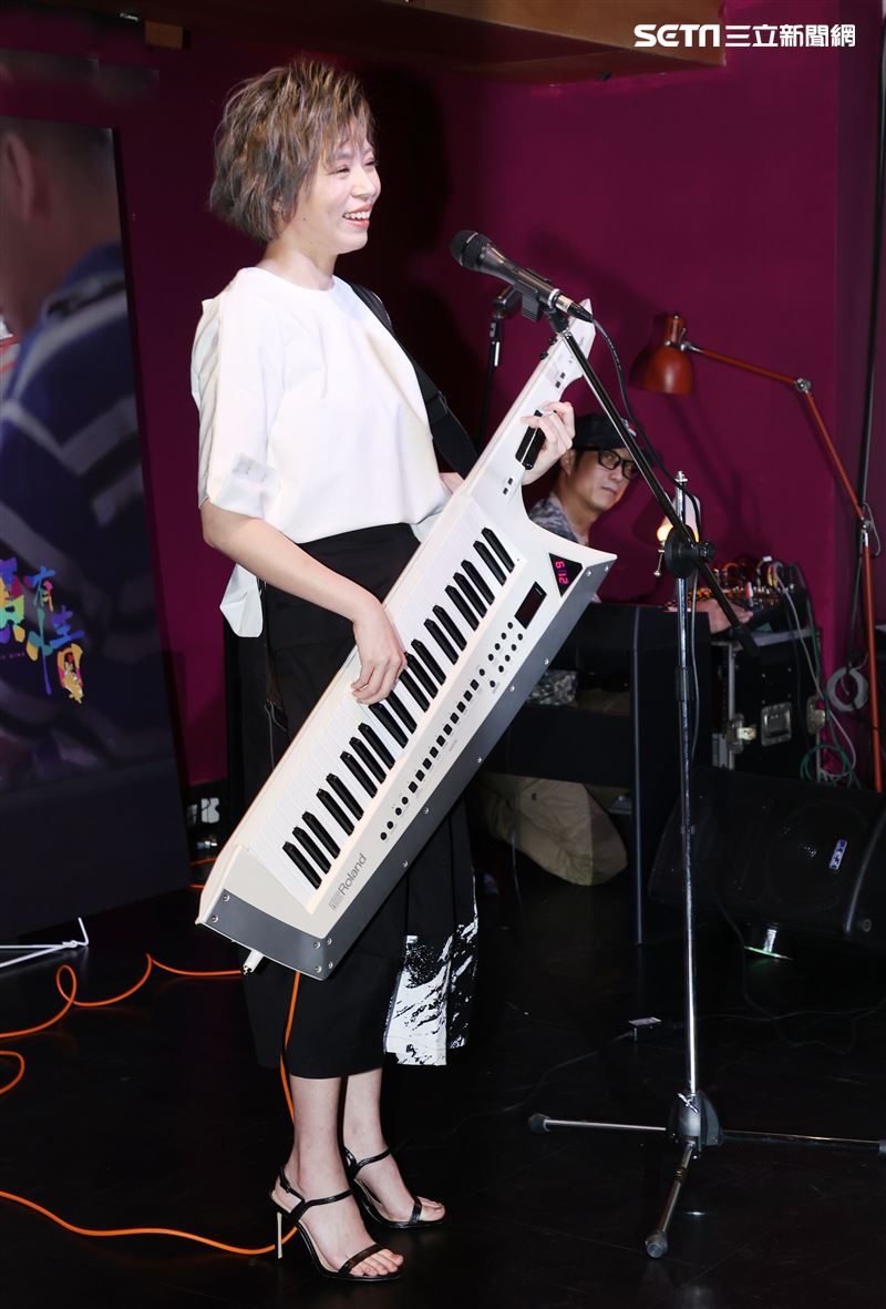 王瞳出席願有情「公益歌仔戲」發布，現場唱了一段歌仔戲。（記者邱榮吉/攝影）