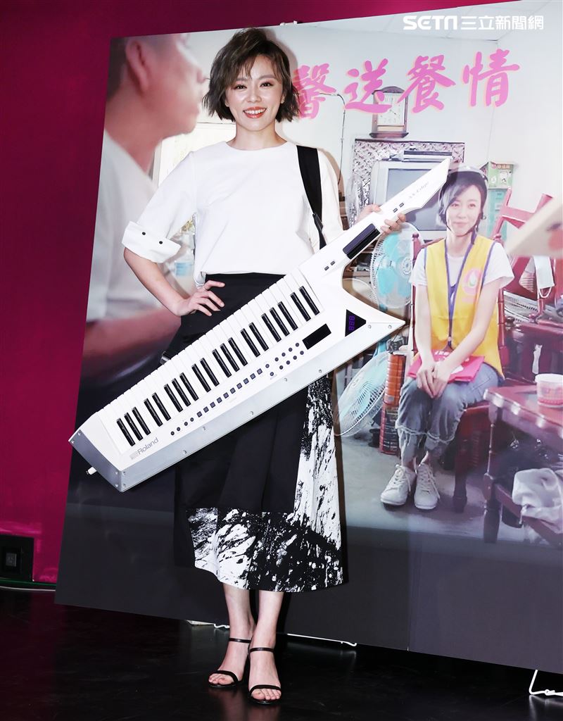 王瞳出席願有情「公益歌仔戲」發布，現場唱了一段歌仔戲。（記者邱榮吉/攝影）