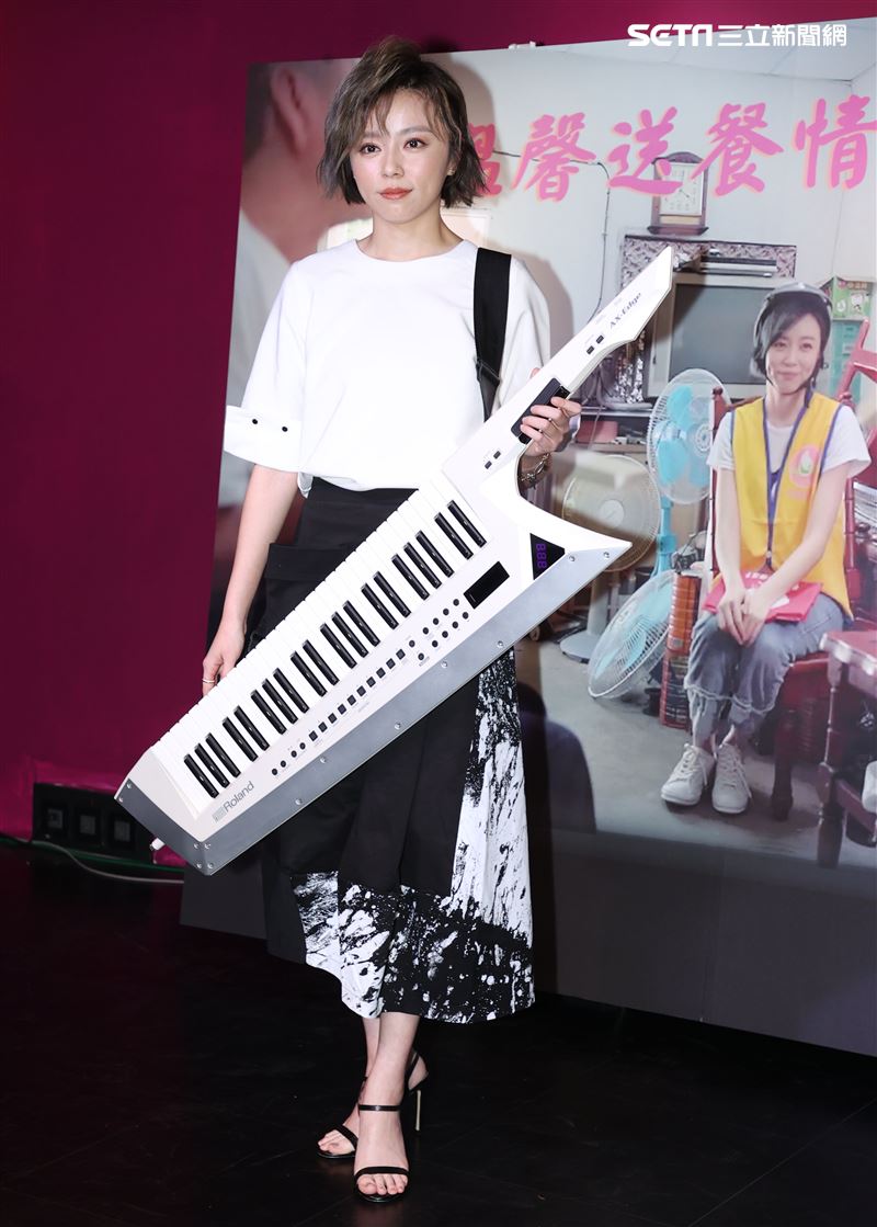 王瞳出席願有情「公益歌仔戲」發布，現場唱了一段歌仔戲。（記者邱榮吉/攝影）