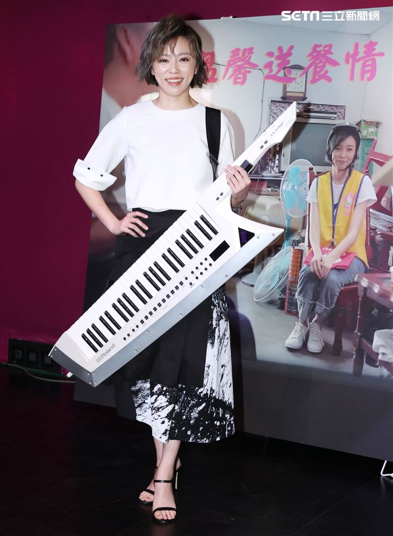 王瞳出席願有情「公益歌仔戲」發布，現場唱了一段歌仔戲。（記者邱榮吉/攝影）