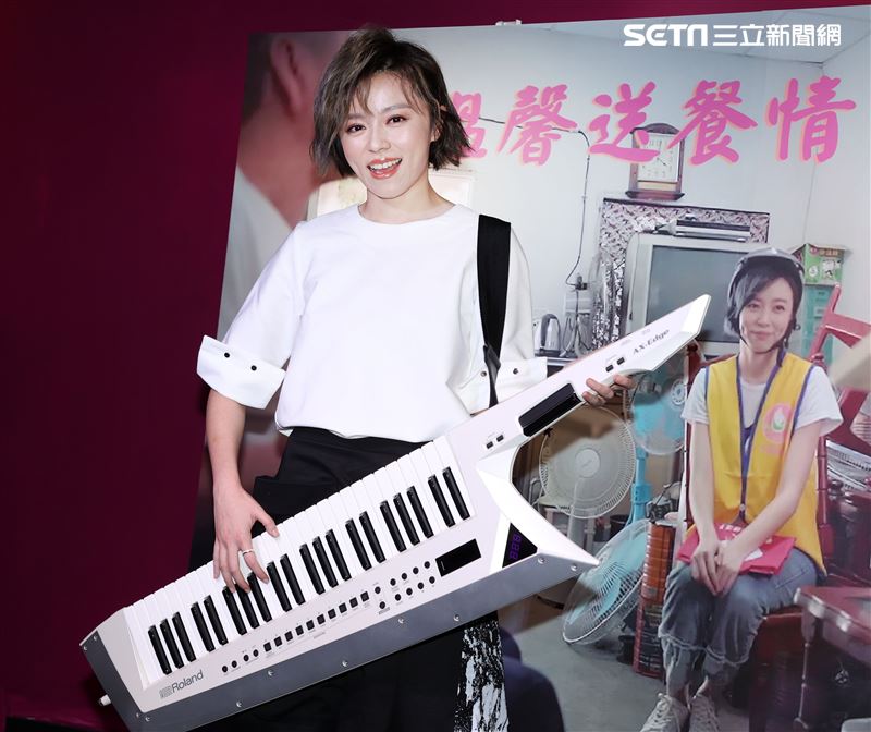 王瞳出席願有情「公益歌仔戲」發布，現場唱了一段歌仔戲。（記者邱榮吉/攝影）