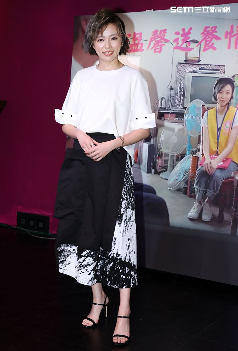 王瞳出席願有情「公益歌仔戲」發布，現場唱了一段歌仔戲。（記者邱榮吉/攝影）