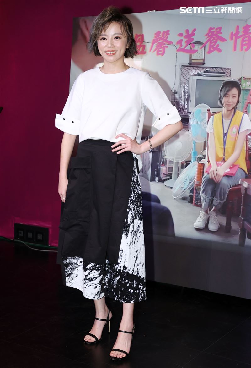 王瞳出席願有情「公益歌仔戲」發布，現場唱了一段歌仔戲。（記者邱榮吉/攝影）