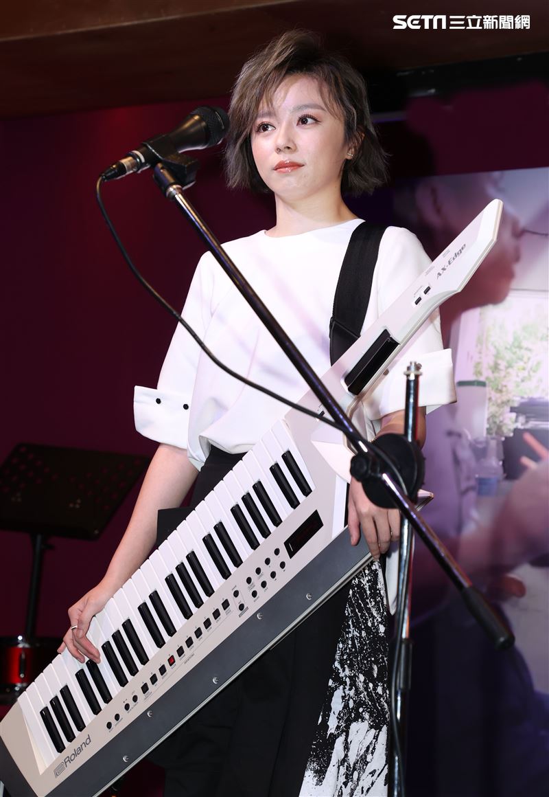 王瞳出席願有情「公益歌仔戲」發布，現場唱了一段歌仔戲。（記者邱榮吉/攝影）